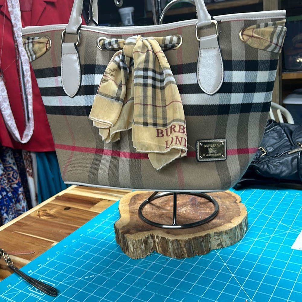 Tote with scarf